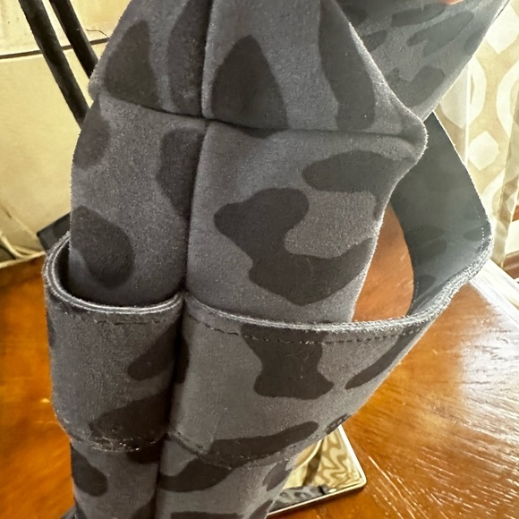 Clare V Petit Cousin Marine Pablo Cat Tote Bag in Suede - Picture 10 of 10